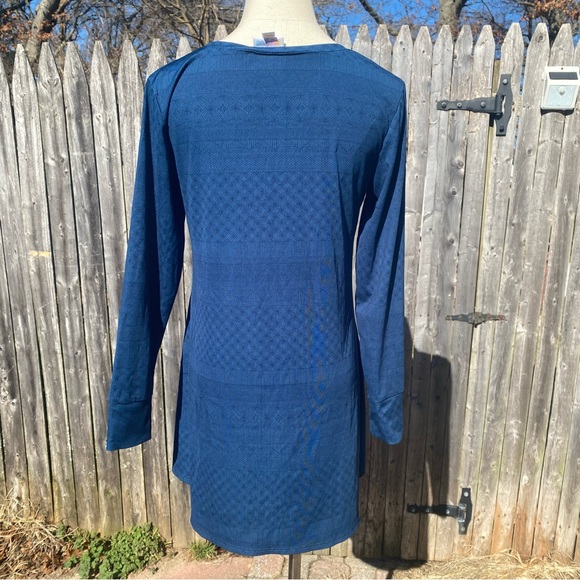 Tunic style v neck - Picture 2 of 3